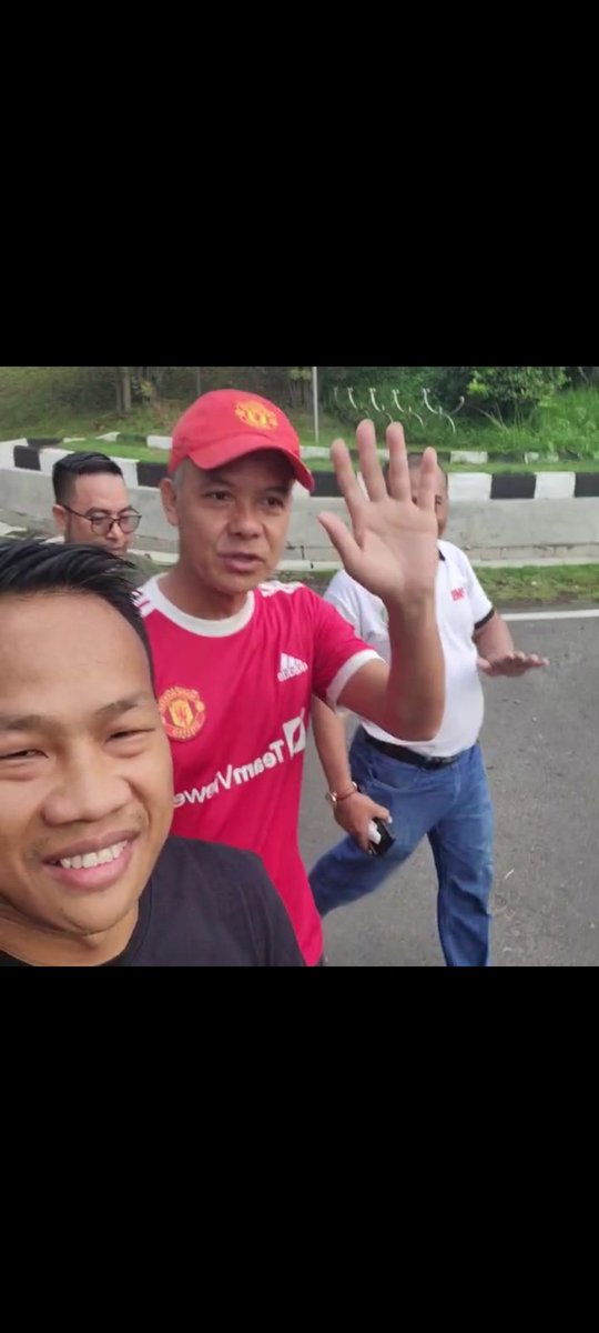 Pumar67668389's tweet photo. Kami bangga memiliki sosok seperti Daud Yordan 💪💪
#daud
#GanjarPranowo https://t.co/R6Jsf6dphe