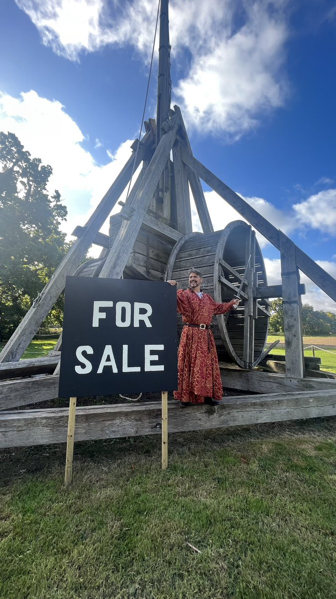 Warwick Castle tweet media