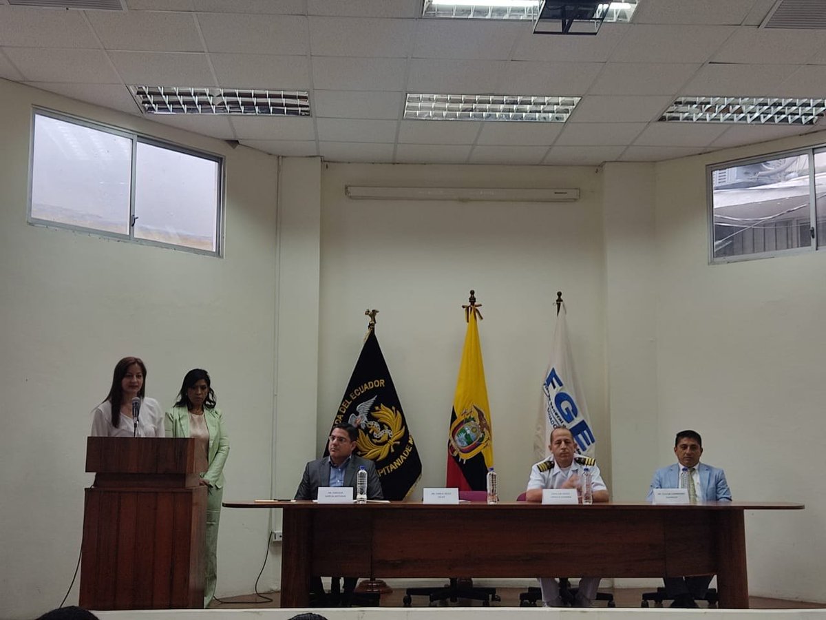 #AHORA | Con la participación de funcionarios de #FiscalíaEc y @armada_ecuador –de #Esmeraldas y #Manabí– se desarrolla el taller 'Delitos en espacios acuáticos, cadena de custodia de indicios', en coordinación con la Capitanía del Puerto de #Manta.