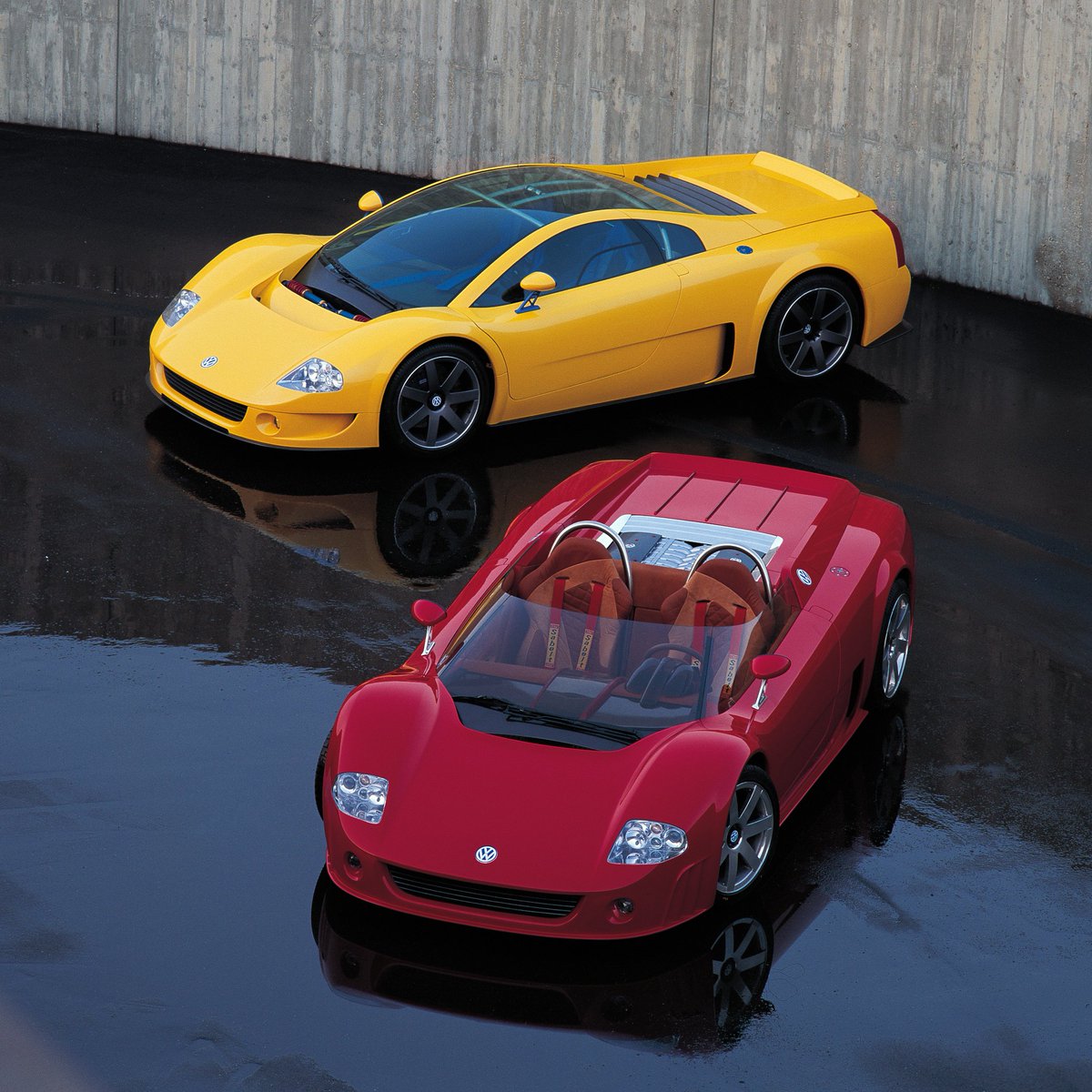 ObscureSupercar's tweet photo. Obscure Supercar of the Day

🇩🇪 Volkswagen W12 Nardò 

2001 • 6.0L W12 • 591bhp • 221mph

#Volkswagen supercar unveiled in '97 to use their W12 engine. Styled by Italdesign. More powerful Nardò came in 2001, breaking speed records but unmeant for production.

#osotd #supercars https://t.co/IvY1oMq7Be