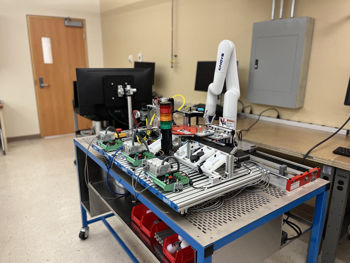 Queen's Mechatronics and Robotics Engineering tweet media