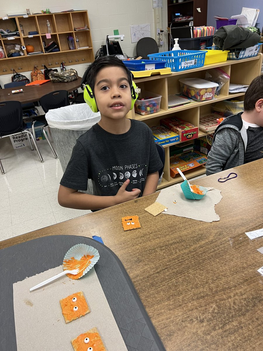 CCNationALE's tweet photo. ccnationALE made spookley the square pumpkin snacks to end our pumpkin unit today 🎃 @NISDCarlosCoon @MarkGarcia0569 @RebeccaCA34 https://t.co/RqzCHISwzK