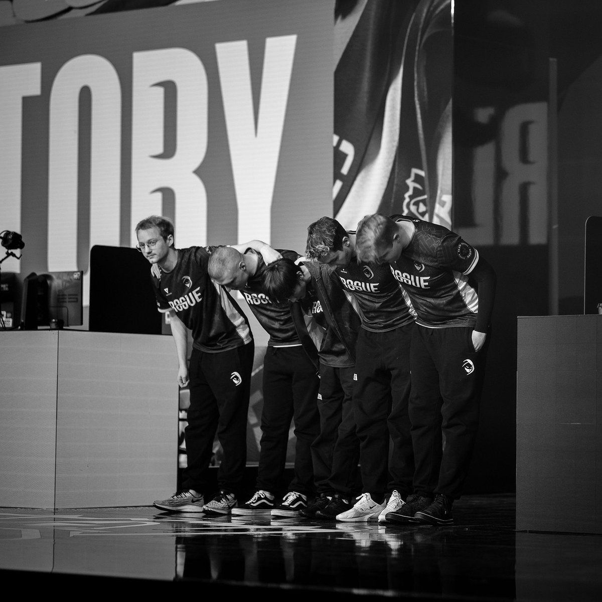 NAVILeague's tweet photo. Days like yesterday always sting but we won't let it overshadow the amazing year we've had. We are incredibly proud of this team for establishing Rogue as one of the best teams in the West #vamosrogue
💜 @Odoamne
💜 @Larssen00
💜 @malrang12
💜 @CompGRE
💜 @trymbilol https://t.co/kWJQjNilI6