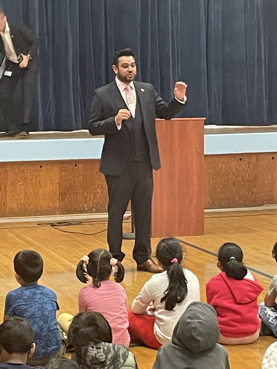 Edison Mayor <a href="/SamipJoshi/">Sam Joshi</a> spoke to our 1st and 2nd grade students about being mayor and spent time answering questions! #shinebrightedison #mlkspirit #mlkpride #bluelions 💙🦁