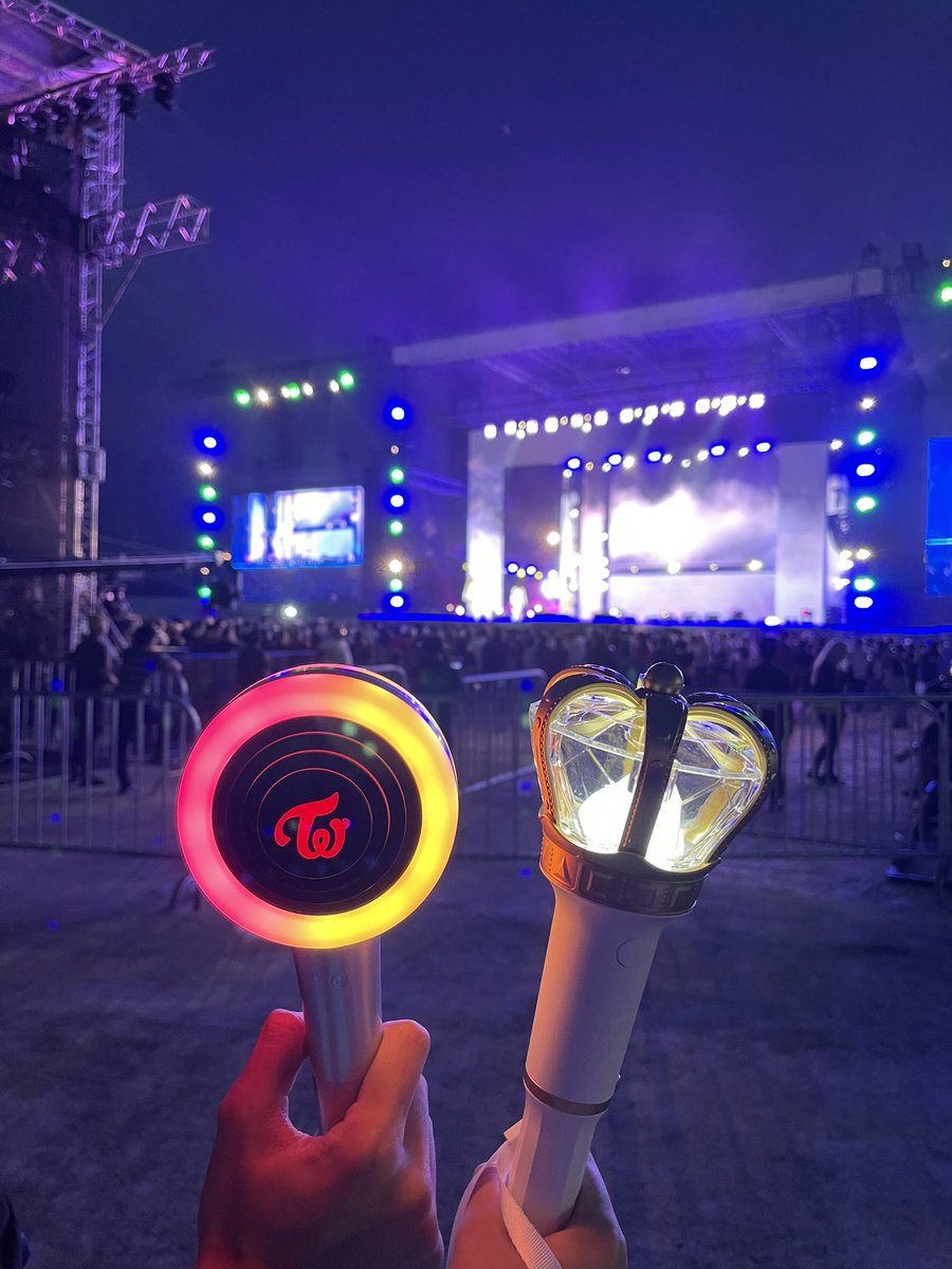 barksforhyejoo's tweet photo. URE WELCOME KIM LIPPIEE, WE LOVE YOU #POPSTIVAL2022 #LOONA #LOONAPH https://t.co/QSXpqu6tnF