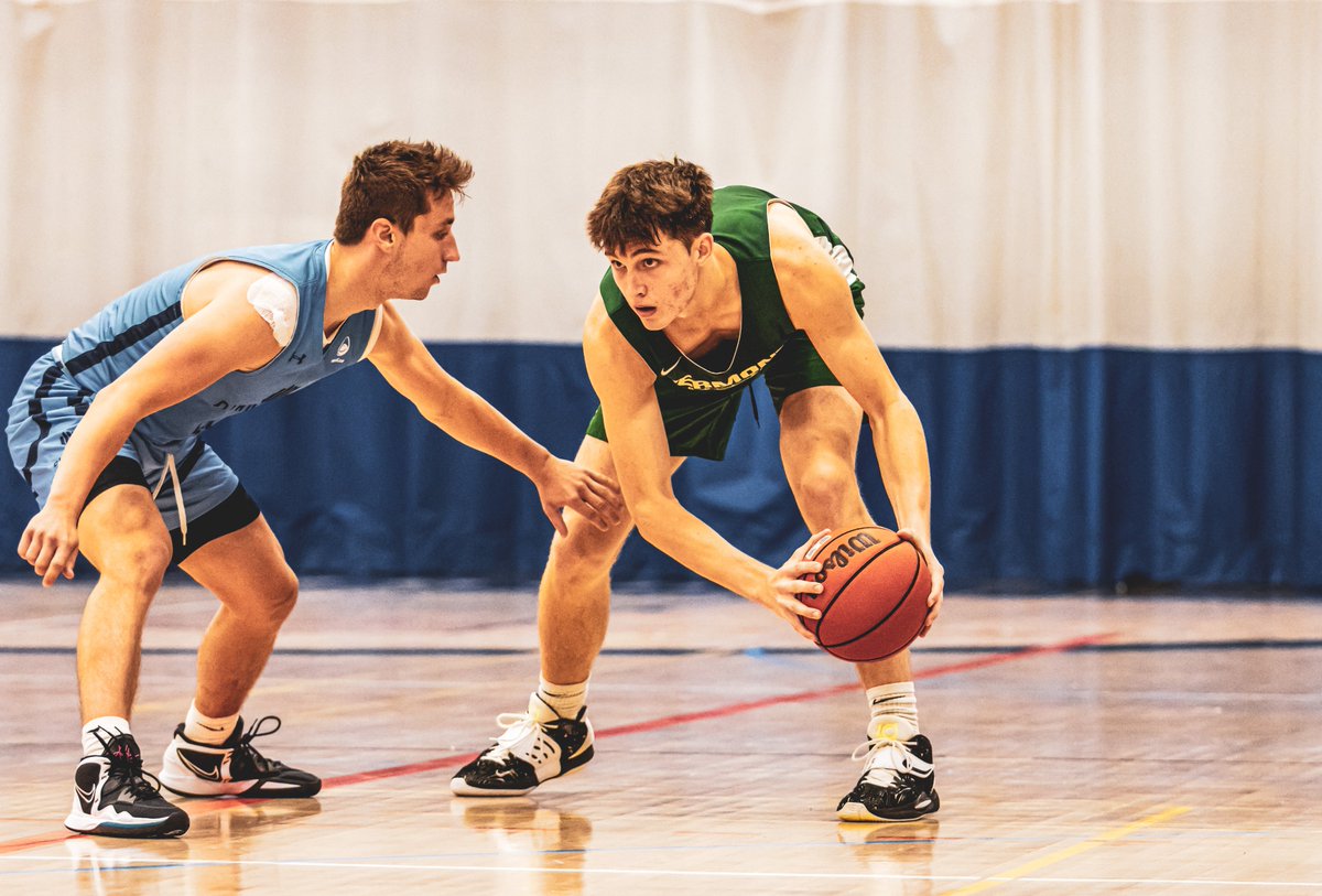 UVMmbb's tweet photo. "𝗧𝗵𝗲 𝟲-𝟱 𝗖𝗮𝗻𝗮𝗱𝗶𝗮𝗻 𝗶𝘀 𝗮 𝗱𝗲𝗮𝗱𝗹𝘆 𝗽𝗲𝗿𝗶𝗺𝗲𝘁𝗲𝗿 𝘄𝗲𝗮𝗽𝗼𝗻"

😼 rookie TJ Hurley was tabbed as one of 20 under-the-radar freshmen in the country by @hardwiredsports 

Read the @HeatCheckCBB article here ⤵️
📰 https://t.co/XPkYXgS4Jl https://t.co/vAeT8iwDrT