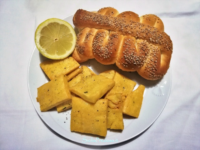 SiciliaPreziosa's tweet photo. Ecco un must della #streetfood siciliano: la #ricetta per preparare #pane e #panelle...https://t.co/0kVqSIhq3A
#ricette #cucina #cibo #tradizioni #Food #Foodie #FoodFriday #sicilia #sicily https://t.co/GGLcpmcgOc