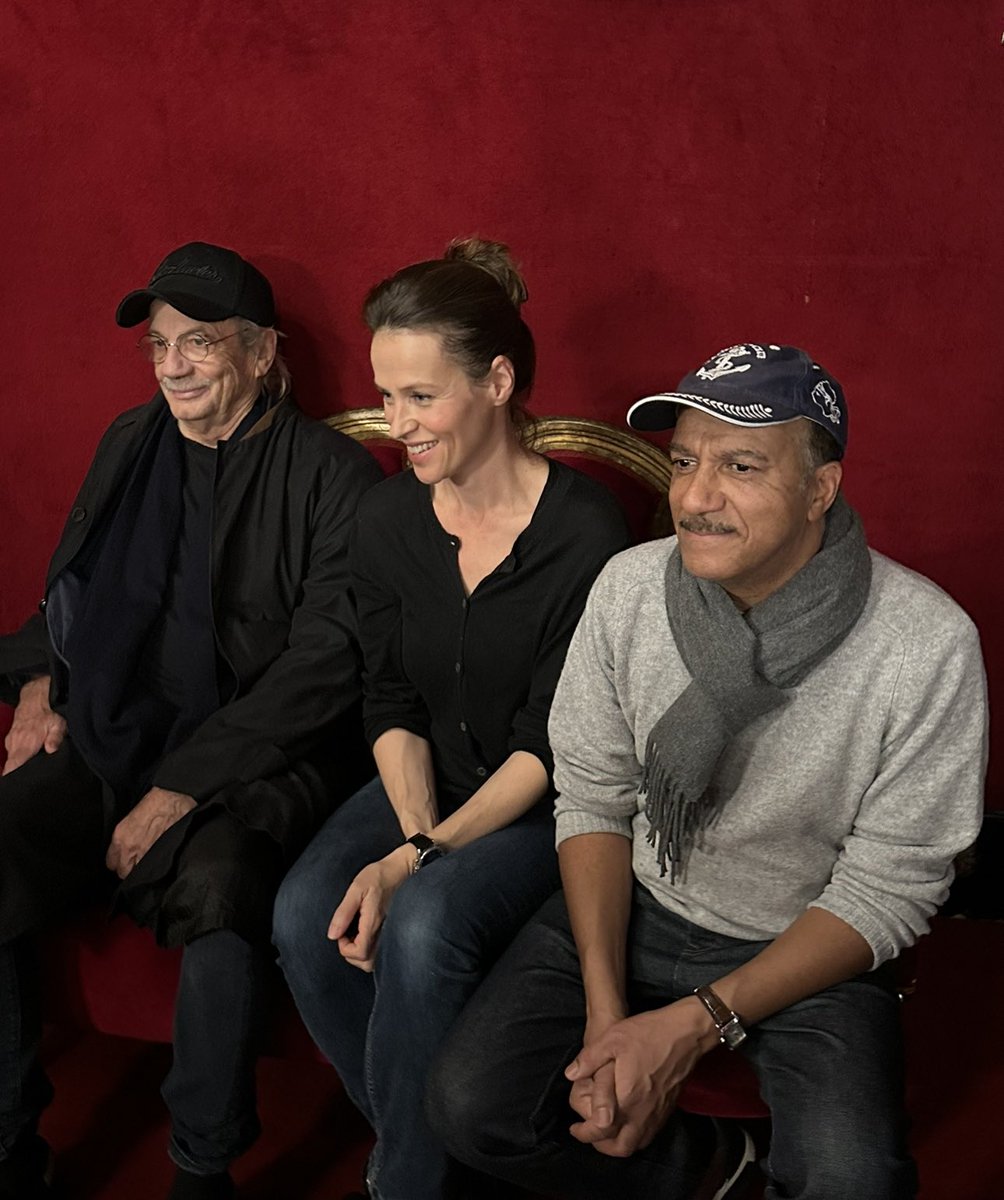 foudartblog's tweet photo. L’invitation. Dans ce spectacle « très sympa », dans ce théâtre de pur divertissement aux situations déjantées, le public rit de bon cœur 👉 @bouffesparis 📝 https://t.co/fm8tLsAnAP 🪧🅵🅵 #linvitation @Patrick_P75 @Pascalegitimus #luciejeanne #theatre #boulevard https://t.co/R3SQZLgvsl