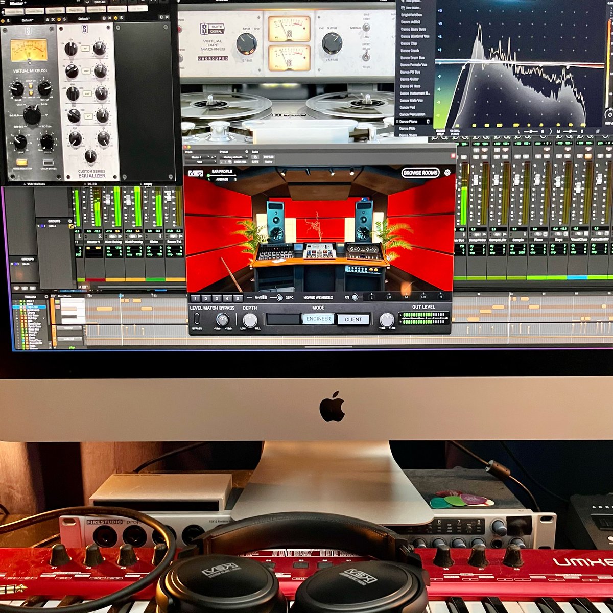 MrUnitas's tweet photo. Happy #Friday mixing &amp; mastering with @slatedigital 😁🎧

#electronicmusic #dancemusic #housemusic #mrunitas #audio #music #producer #electronicdancemusic #indiedance #instamusic #fortworth #dallas #dfw #texas #musicproducer #slatedigital #vsx #mixing #mastering #protools https://t.co/zjpjuvzkyP
