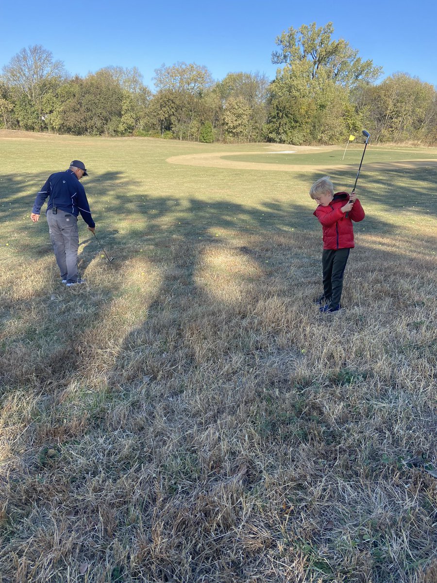 mtbGolf's tweet photo. Intern had a coke-cola and used a knife before 7:15 AM on his day off school. Hit balls out of native to range floor for a buck. Who wouldn’t want to work in this industry. https://t.co/iaNhIaeXjy
