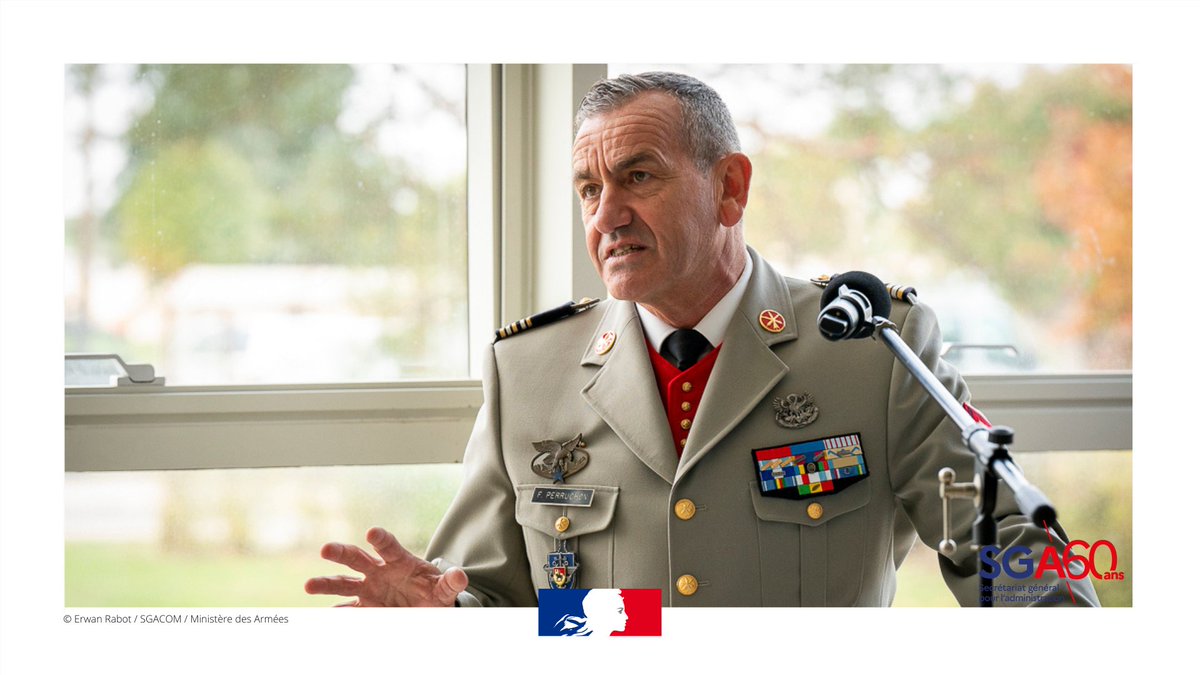 SGArmees's tweet photo. [#ZoomSurRégion]🔍Le général Daniel Ménaouine, directeur du service national et de la jeunesse (#DSNJ), a inauguré, le 11 octobre, l’#exposition dédiée aux #60ans du @SGArmees sur la base aérienne 123 "Charles Paoli" d’Orléans-Bricy. https://t.co/JOjjtB6yST