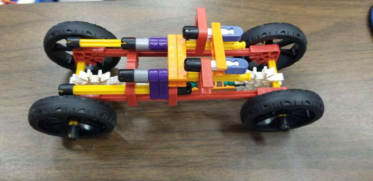 BCSMSHS's tweet photo. Library Makerspace Fun! 
Students being creative! https://t.co/6M82ZsT9vV