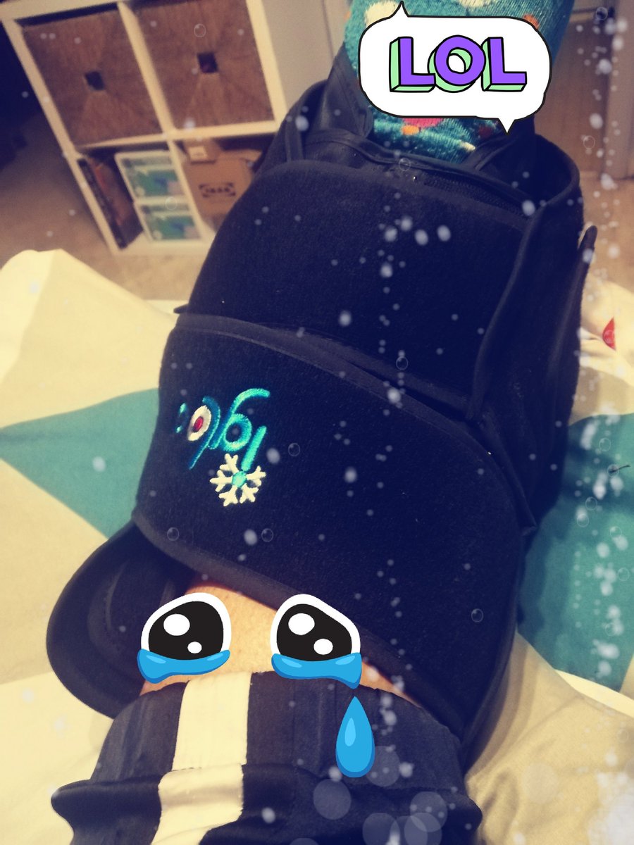 SolaSansChien's tweet image. #Dépression... #QuelleTristesse ! À nouveau #confinée chez moi ! On dirait que quelqu'un voulait me faire du mal en me faisant du #vaudou avec une poupée ! Alors, il ne me reste qu'à prier et m'accrocher à moi même et les gens qui m'aiment ! Affaire à suivre !