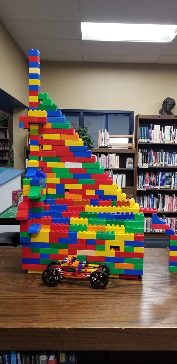BCSMSHS's tweet photo. Library Makerspace Fun! 
Students being creative! https://t.co/6M82ZsT9vV