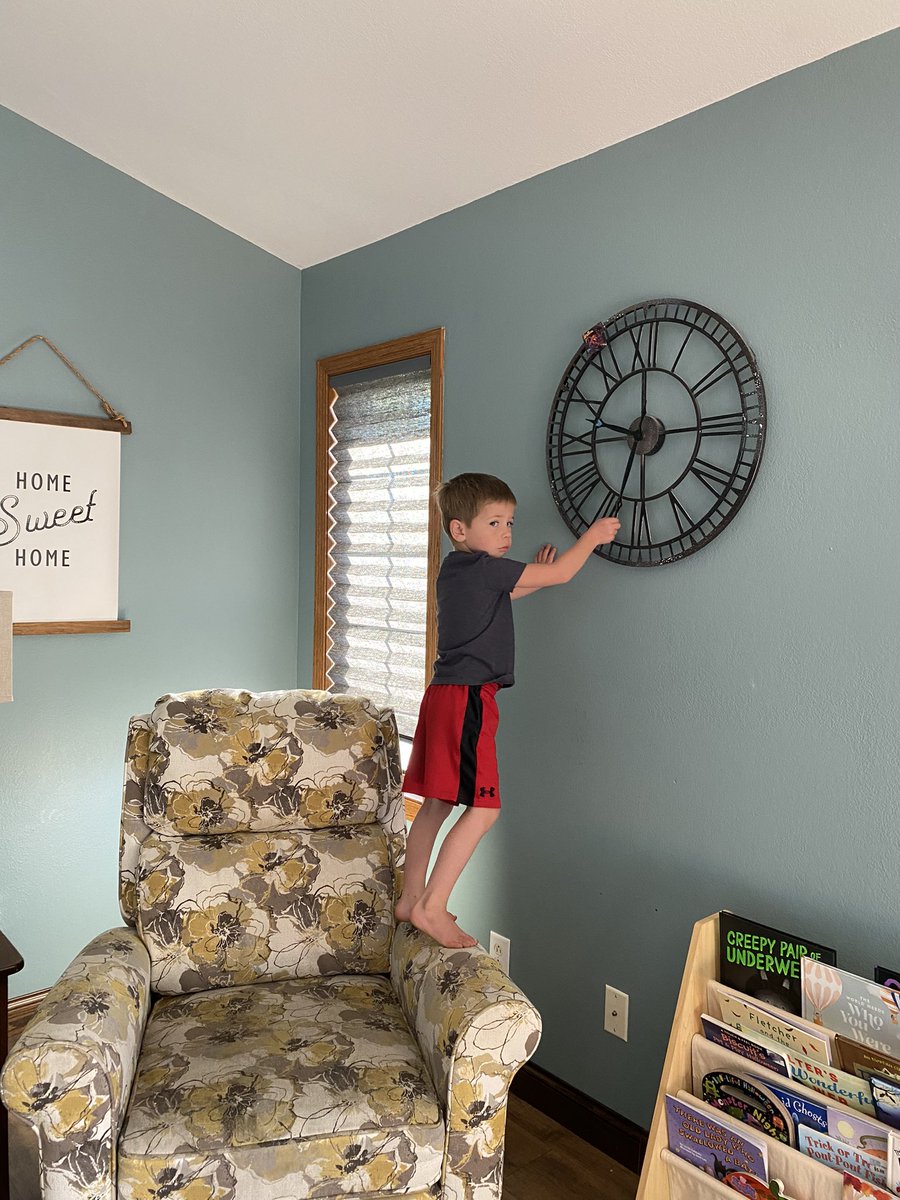 RGansen's tweet photo. Time crawls when you’re four and waiting for Grandma to come. Even when you try to adjust the clock to speed things up. #fouryearoldproblems https://t.co/RVsQjUG64I
