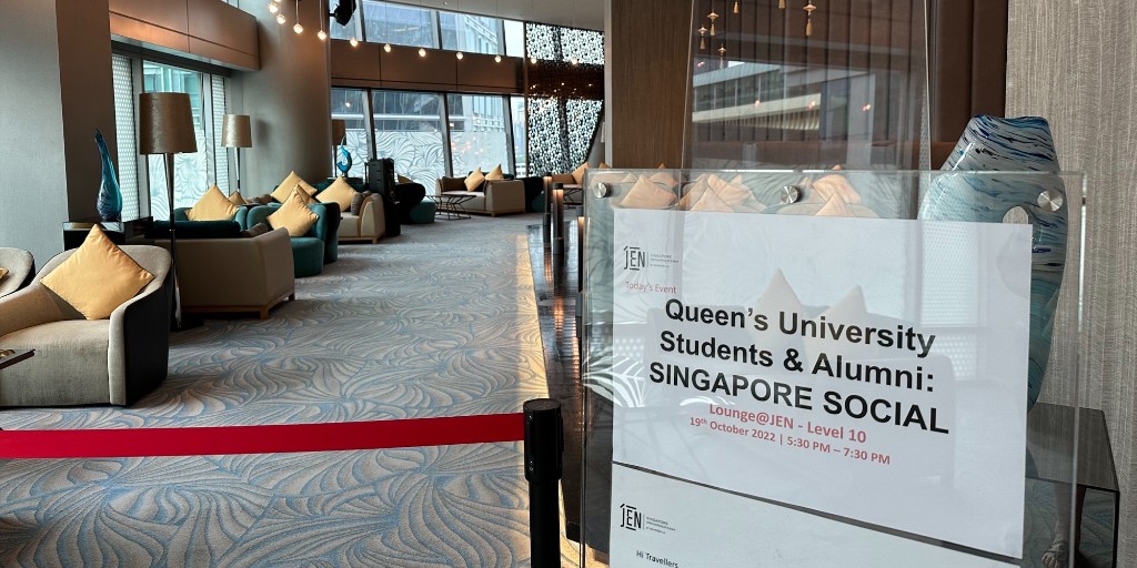 SmithBusiness's tweet photo. The @QueensAlumni #Singapore Branch and #SmithBusiness hosted an event for current students & alumni at the JEN Singapore Orchardgateway by Shangri-La. #SmithEMBA Class of 2023 students were in town completing their #international study elective at @NUSingapore. #SmithGlobal https://t.co/138OjqZErc