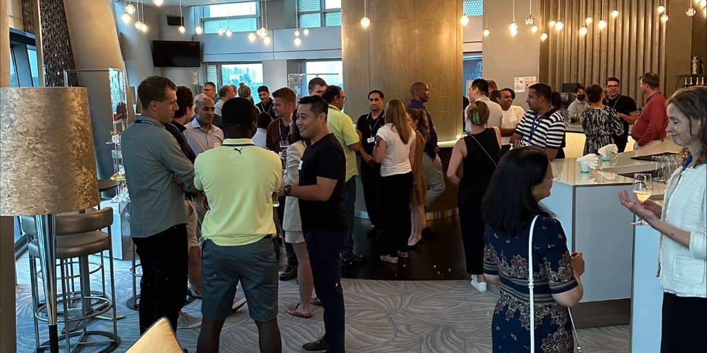 SmithBusiness's tweet photo. The @QueensAlumni #Singapore Branch and #SmithBusiness hosted an event for current students & alumni at the JEN Singapore Orchardgateway by Shangri-La. #SmithEMBA Class of 2023 students were in town completing their #international study elective at @NUSingapore. #SmithGlobal https://t.co/138OjqZErc