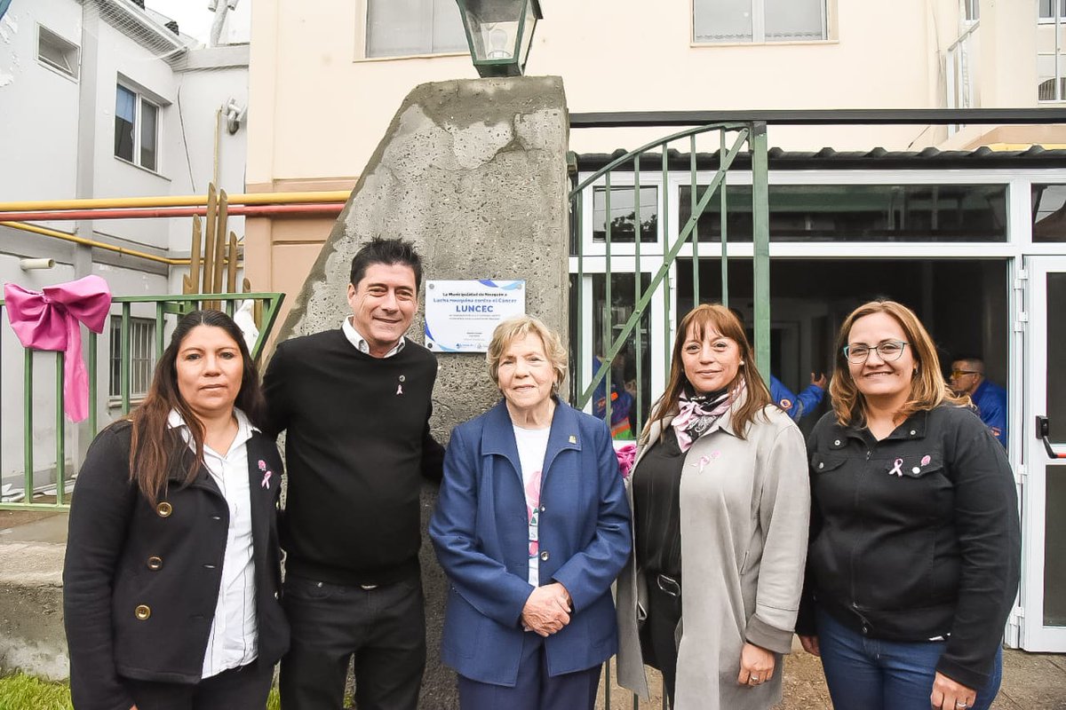 Geraneuquen's tweet photo. Gracias Norita y equipo de @LuncecNqn por salvar tantas vidas en estos 48 años de trayectoria. Merecido reconocimiento al recibir la llave de #NeuquénCiudad por parte de @MarianoGaidoOk acompañado por @OmarGutierrezOk y @marcoskoopm en el marco del #OctubreRosa https://t.co/86h8B5alzv