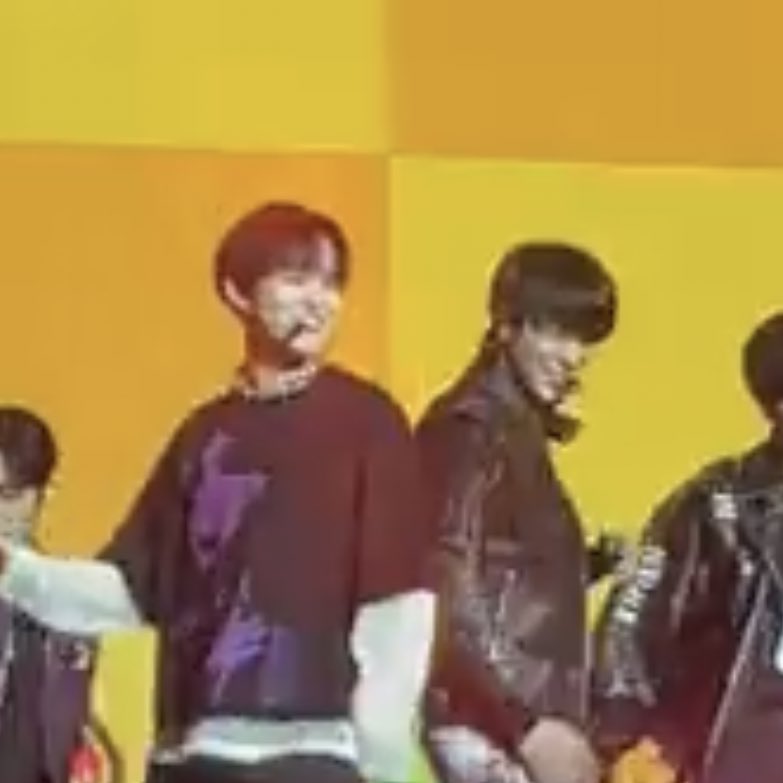 น้องเล่อลูบหน้าเจโน่หรอ ㅠ . ㅠ เจโน่หลุดยิ้มเลย น้องเล่อกะยิ้มมม ได้แก้งพี่ละ🥺🤲🏻