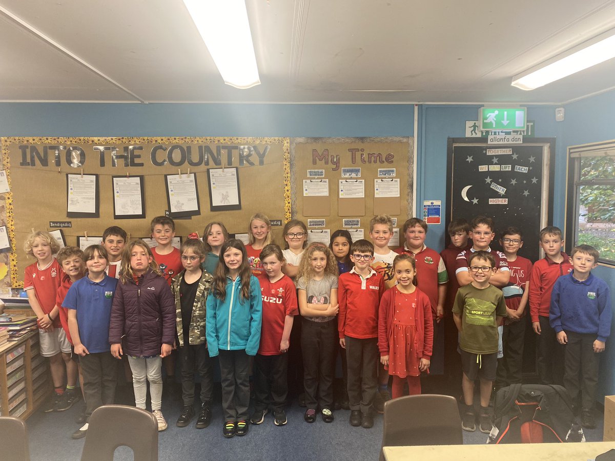 thedellschool's tweet photo. Y4 looking amazing in red to support #showracismtheredcard #WRD22 @theredcardwales https://t.co/ct9gzpB7p9