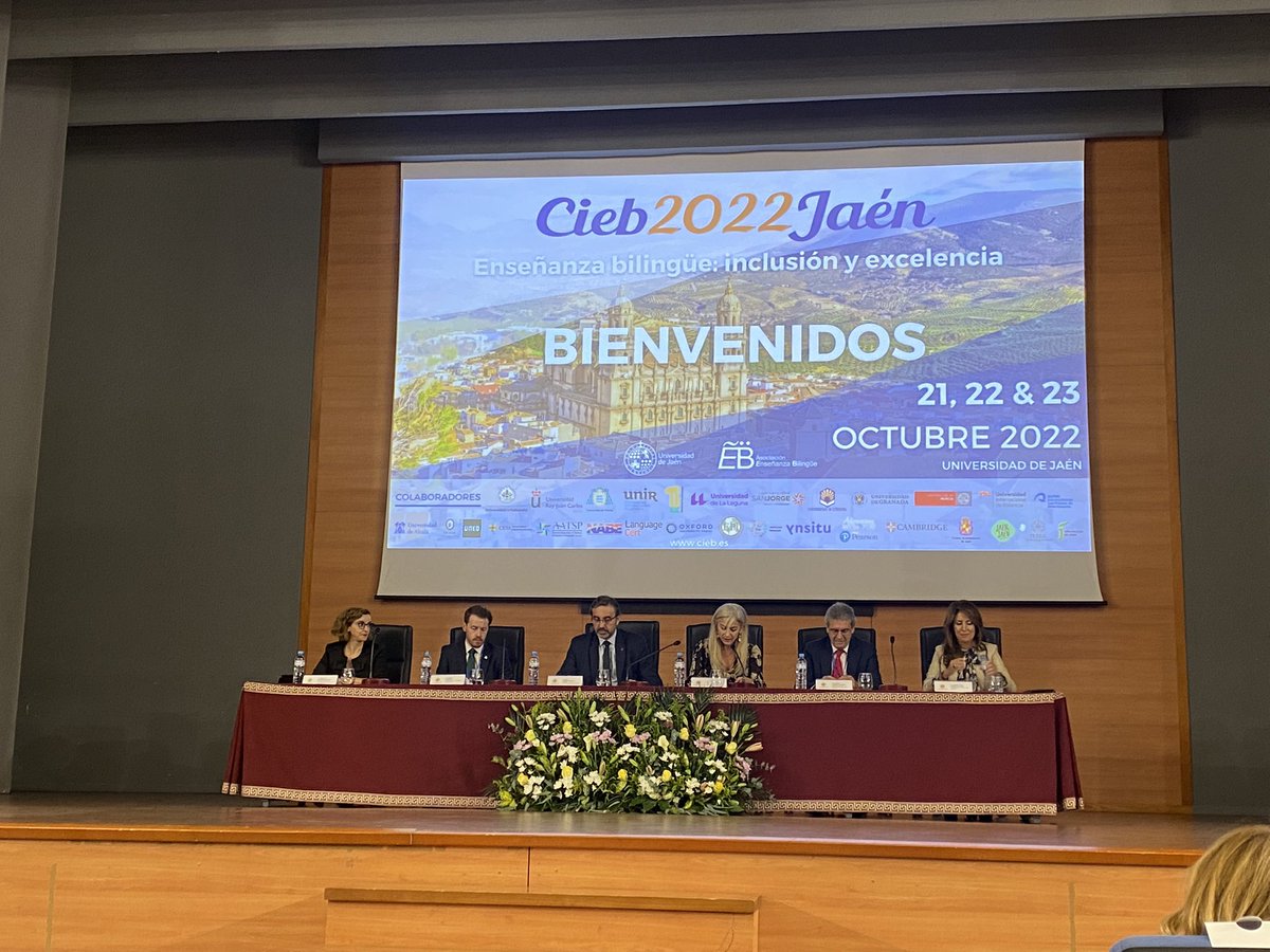 alfonsomayor's tweet photo. Fin de semana de formación 📝 en @CIEB2022 “Enseñanza bilingüe: inclusión y excelencia”🗣🇬🇧 en @ujaen donde presento la comunicación “Impacto de un Proyecto Erasmus + en la Educación Bilingüe” en @ComarcaCra representando a @ProgramasRM #CIEB2022 @Educarm https://t.co/bHzAX9qIXy