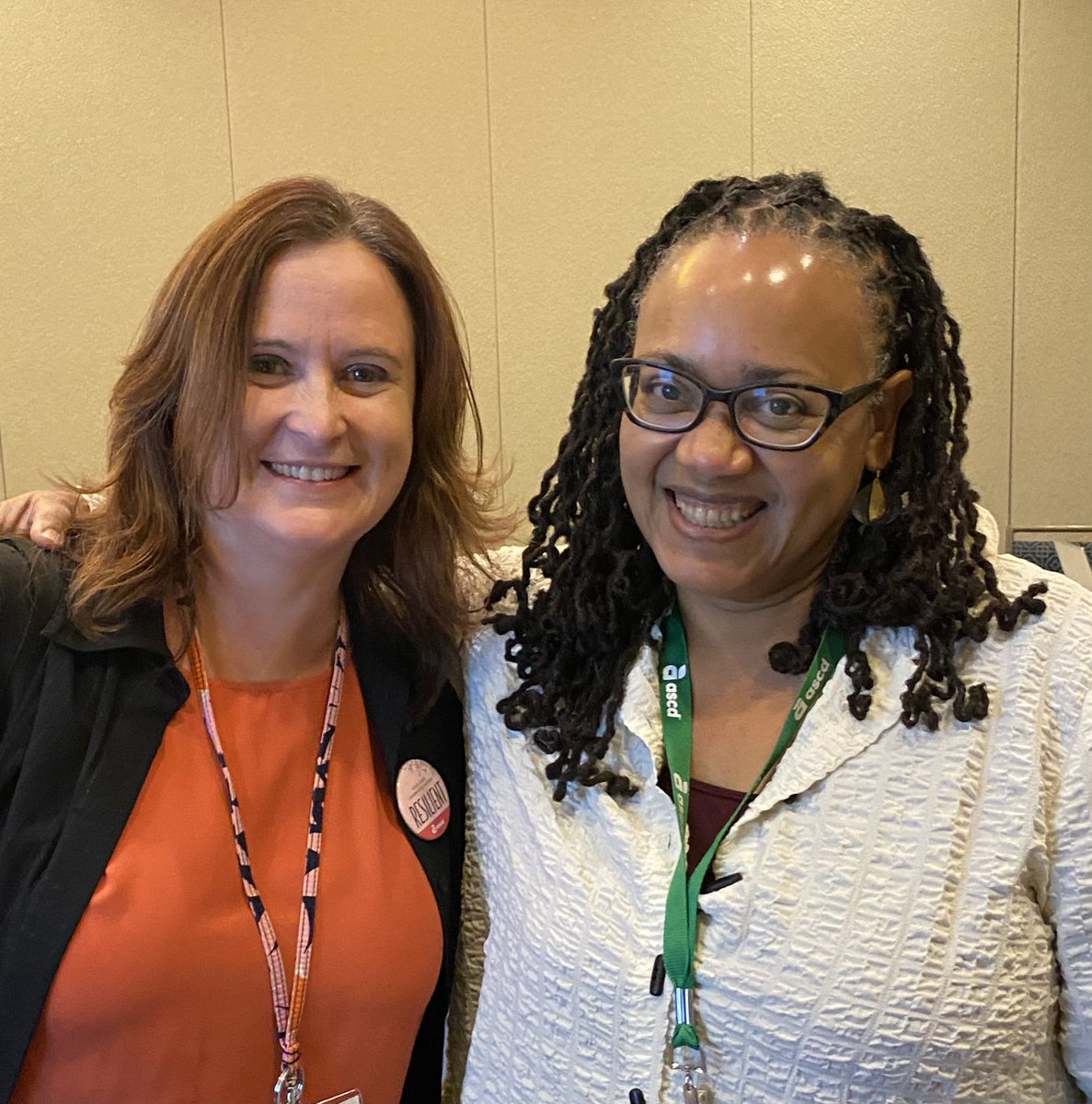 Yay! I finally got to meet our <a href="/ELmagazine/">EL Magazine</a> columnist and leadership expert Jill Harrison Berg <a href="/Teachers_Lead/">Jill Harrison Berg</a>! Editors and writers unite! #ASCDLeadershipSummit