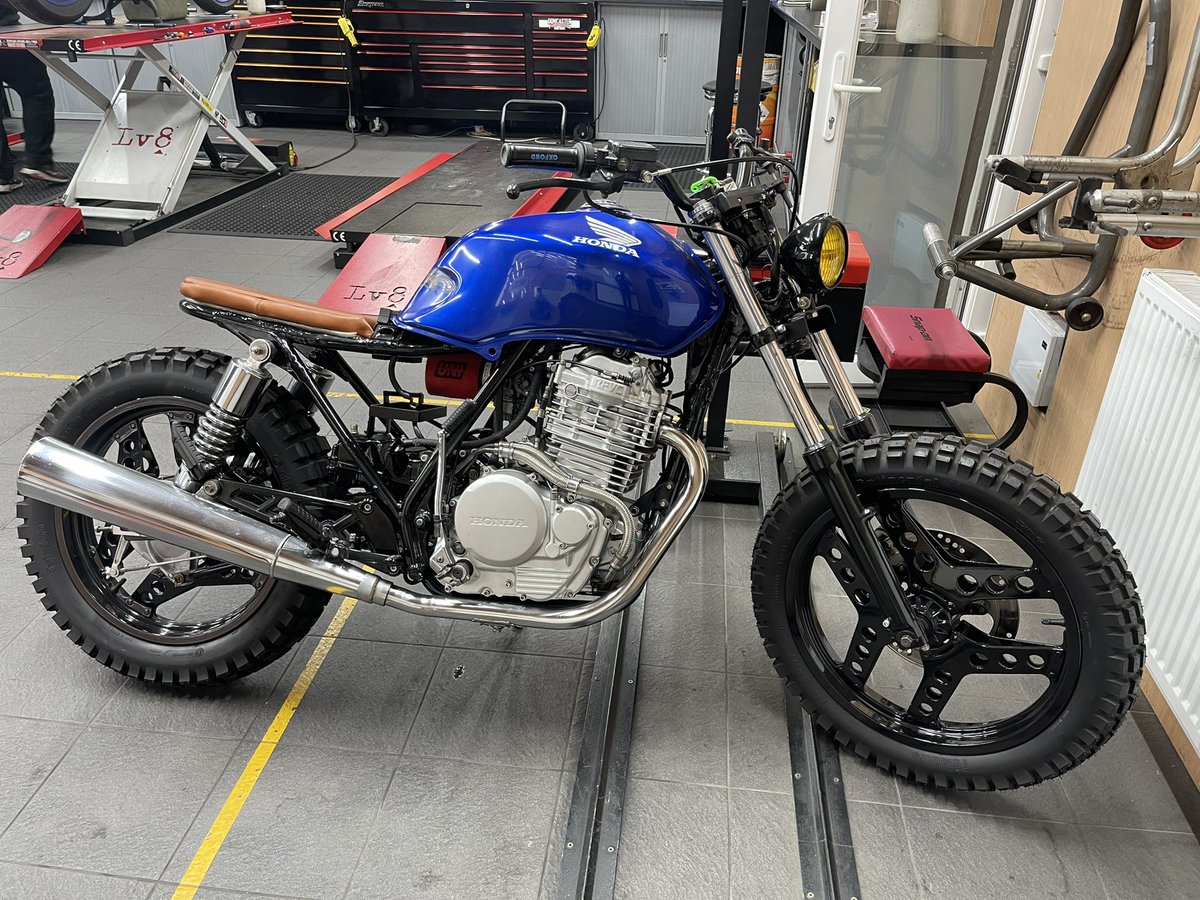 DrTepi's tweet photo. Well my long term project has had another hours worth of work.
6 years in the making. 
Just the tank and seat to get done now. 
So it’ll maybe be a 10 year turnaround 😂😂
#caferacer #brattracker #custommotorcycle #madenotbought https://t.co/pGtWfOz0Kg
