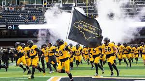 BrunswickFB's tweet photo. Thank you @BrianHainesb @AppState_FB for coming by this morning! I appreciate your time talking about our Pirates & our program! 🟦🟨🏴☠️⚓️☠️ #PiratePride #AllAboutTheFamily #RecruitBHS #StopByTheHigh https://t.co/mvfgOQpgdi