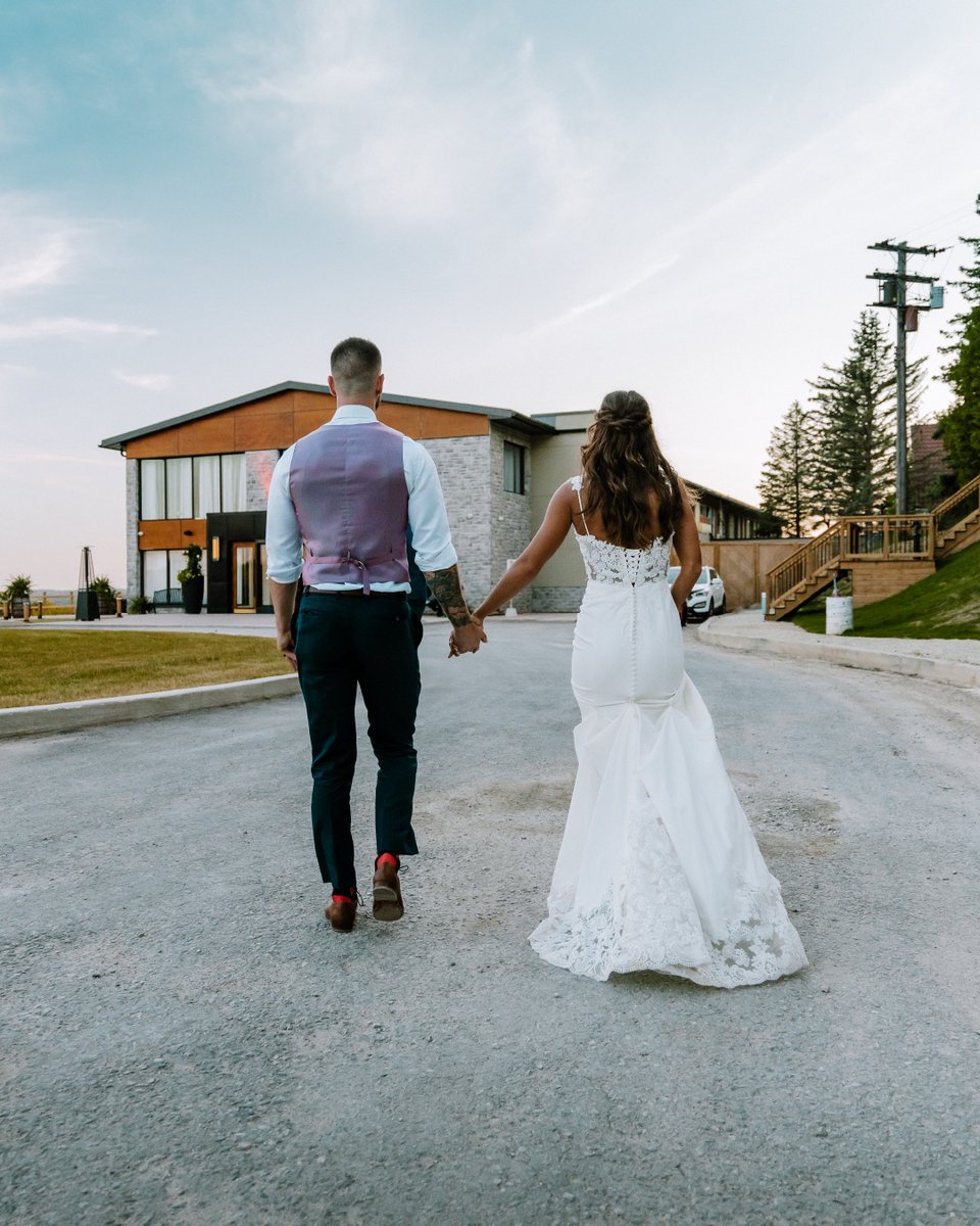 Mount_Alverno's tweet photo. “You are every reason, every hope and every dream I’ve ever had.” - Nicholas Sparks

A glimpse into Rachel and Tomaz wedding day - the perfect day, the perfect setting. Thank you for having us host your special day. We wish you the best for years to come!

#weddingday https://t.co/diXA3hxG1Z