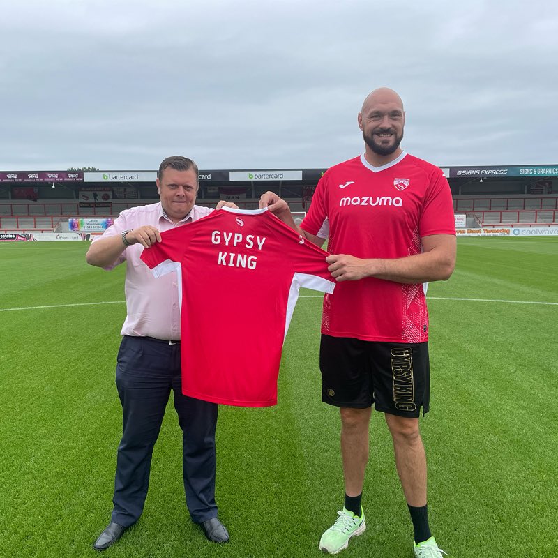 TalkSport'un haberine göre ünlü boksör Tyson Fury, League One ekibi Morecambe'yi satın alacak. İngiltere alt liglerinde proje takımların sayısı artıyor... #TysonFury | #Morecambe | #LeagueOne