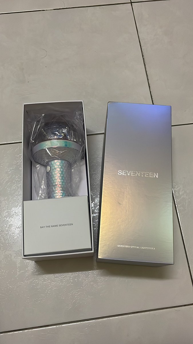 vichole_wong's tweet photo. Selling out seventeen lightstick
Dm me for details
Is brand new haven't use before
#pasarSVT https://t.co/YyPqqe8P3z
