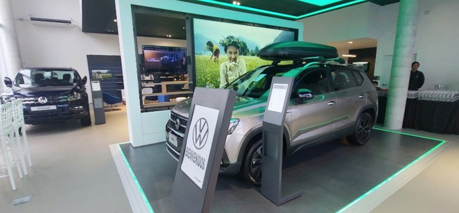 autoexecutiveAR's tweet photo. 🔝 Esquina emblemática: Rólon y Panamericana en Boulogne. En noche de gran festejo inauguración de otra #VW de #Russoniello que lleva el New Brand Desing de @vwargentina 📽 Mirá en #AutoexecutiveTV cómo es la flamante concesionaria 👉https://t.co/if3QOvlw51 https://t.co/eg8q5c5jEF
