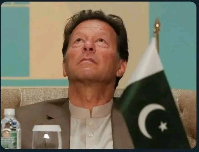 Tajwrites213's tweet photo. #عمران_خان_ہماری_ریڈ_لائن #عمران_خان_Vs_کرپٹ_مافیا #اليكشن_كميشن #imrankhanPTI https://t.co/is4NmTJ19R