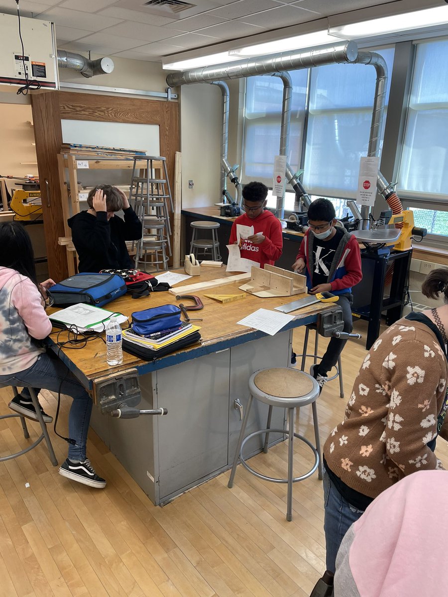 tradesclass's tweet photo. My 7th graders getting their first attempts at using a wide variety of tools to start their first wooden project of the year! Lots of smiles, lots of sawdust! #cte #letsbuildsomething @MsManguso @WMS_Principal @Brewsterisms @brewsterschools @BrewsterSup https://t.co/pU0jTibUu2