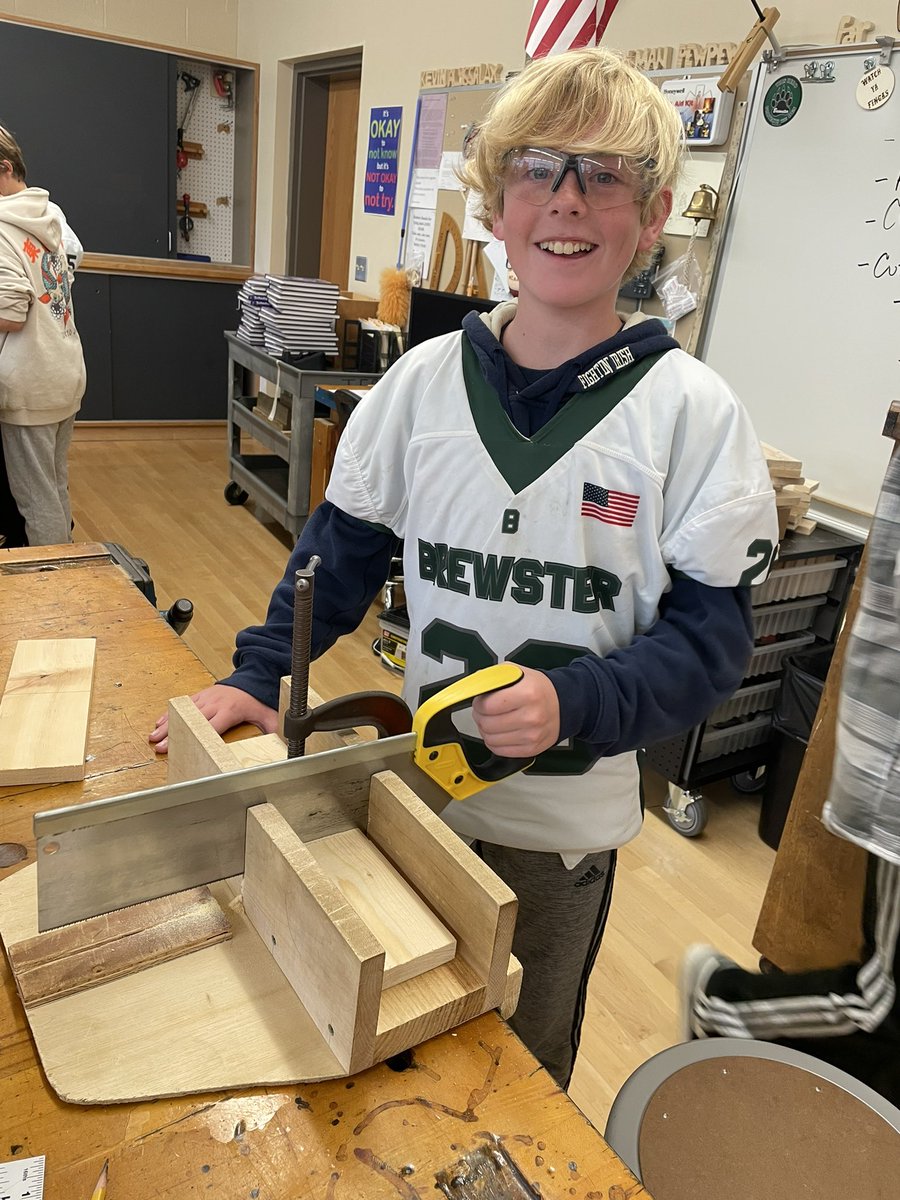 tradesclass's tweet photo. My 7th graders getting their first attempts at using a wide variety of tools to start their first wooden project of the year! Lots of smiles, lots of sawdust! #cte #letsbuildsomething @MsManguso @WMS_Principal @Brewsterisms @brewsterschools @BrewsterSup https://t.co/pU0jTibUu2