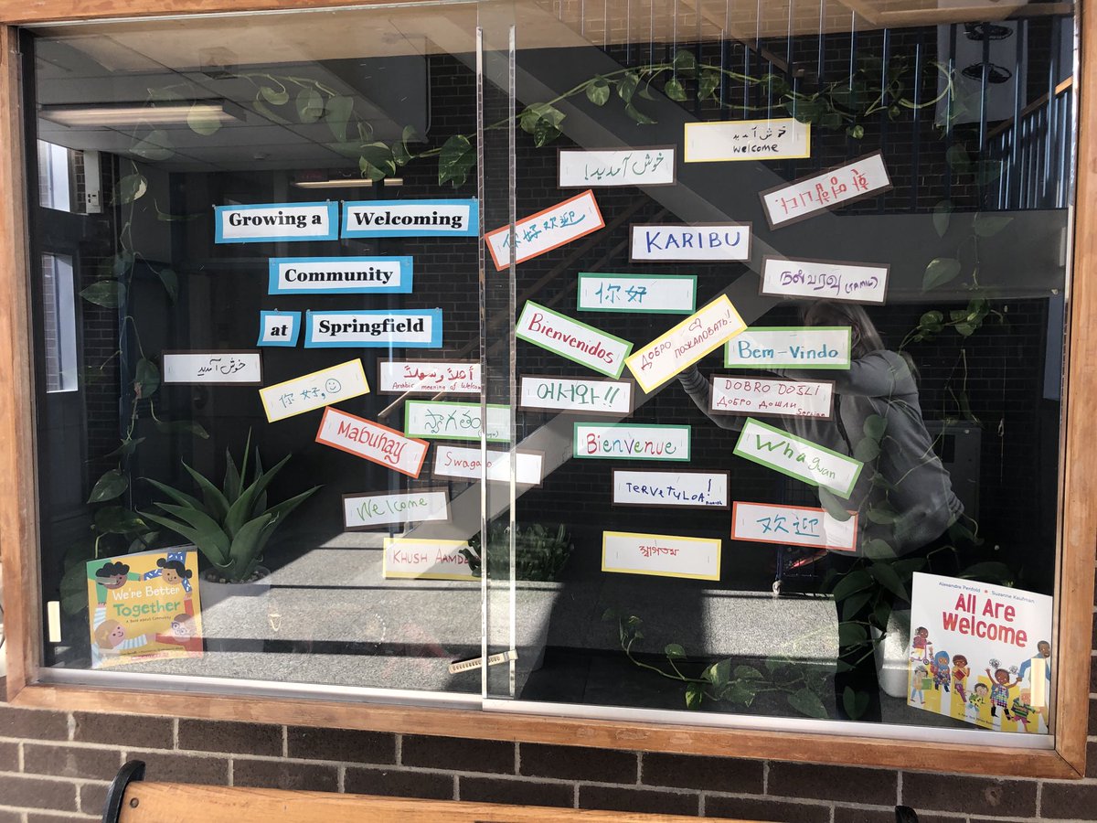 Growing a welcoming community ⁦<a href="/springfieldsch/">Springfield PS</a>⁩ . Parents and students wrote welcome in different languages during open house. Now I have students helping me learn them too.