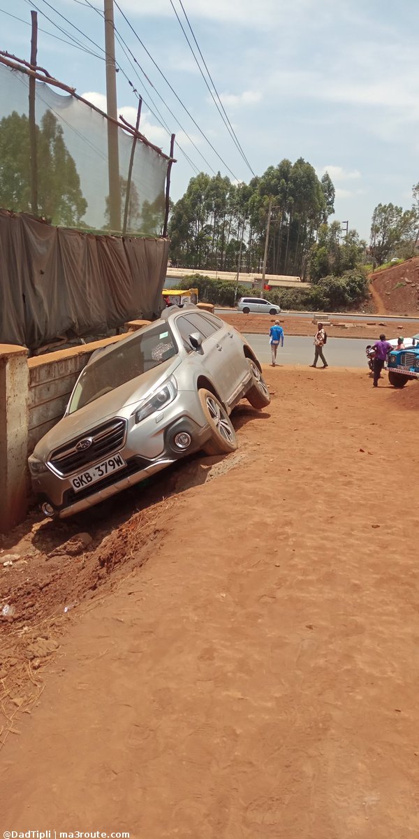 17:44 #GKB379W The motorist decided to 'park' this government property in an improper manner. Let's be cautious.   via <a href="/DadTipli/">𝓣𝓞𝓡𝓞𝓜𝓞 𝓚𝓐𝓢𝓐𝓘𝓝𝓔</a>