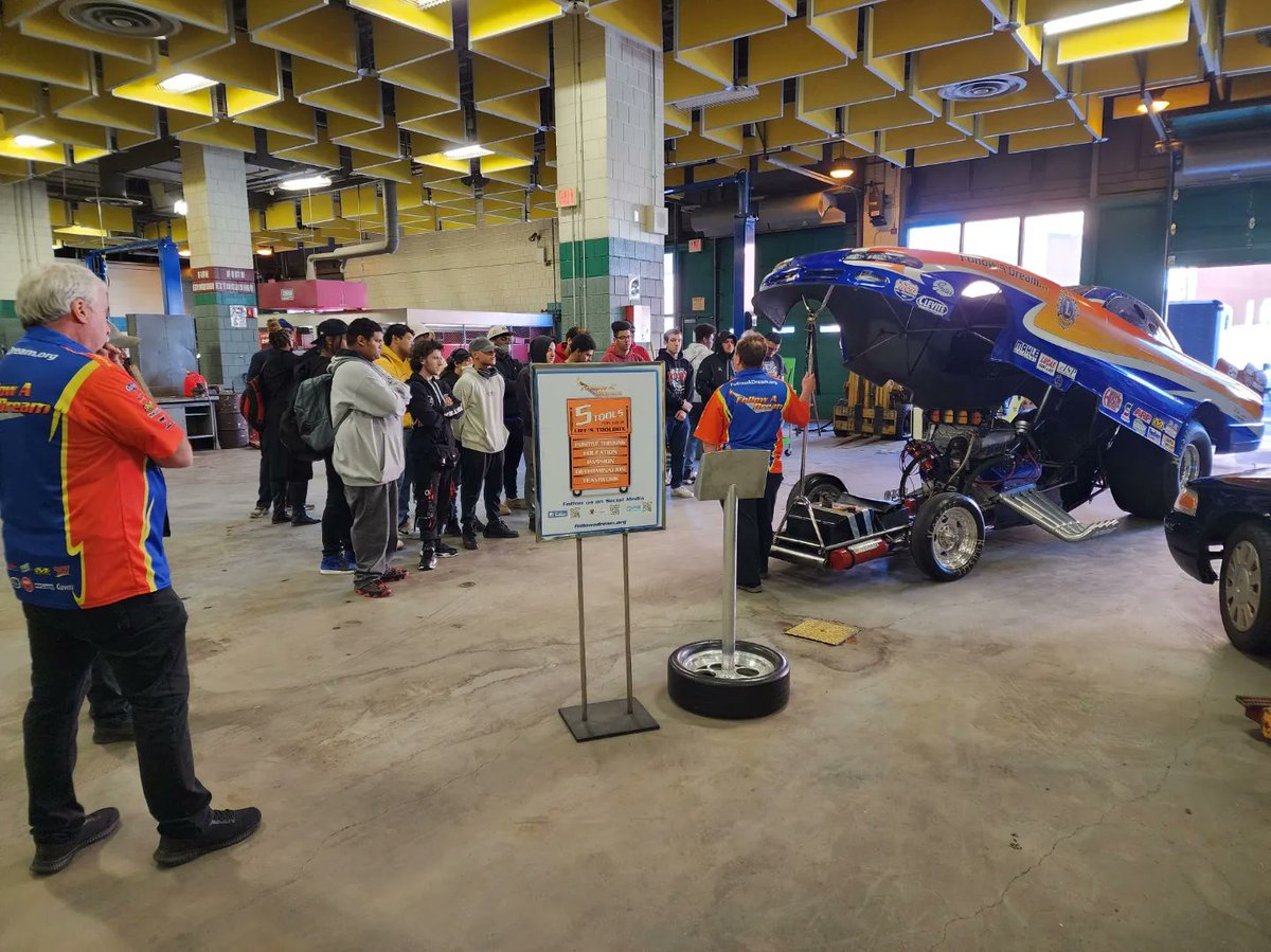 jayfollowadream's tweet photo. We had a great time at Madison Park Vocational Technical school yesterday! Jay loves motivating you g students to follow their own dreams! #NHRA #FollowADream #MadisonPark #PermatexTraining #ScottShopTowels #BlindCrewChief #VPfuel #Clevite #ShopCrane #SafetyKleen #Miller #Mahle https://t.co/WRMtUXQfvJ