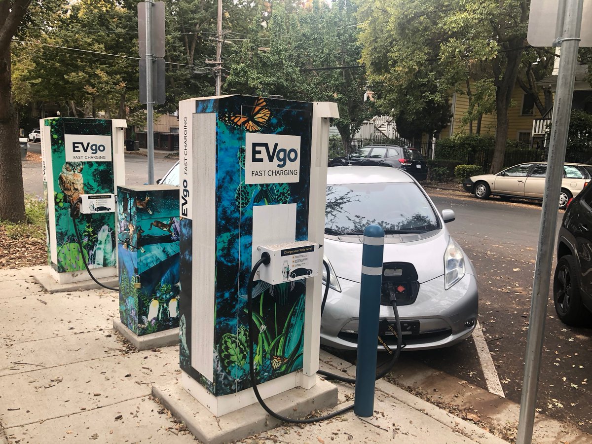 sacbee_news's tweet photo. As California moves to quickly replace gas-powered cars with zero-emission vehicles, the biggest challenge might be the most fundamental: Most California households can’t afford most electric cars.

📷: @Mike_McGough https://t.co/i32om2jSYd