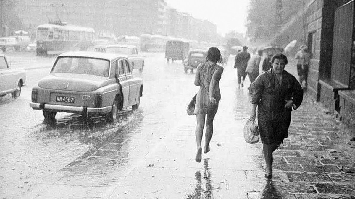 ' bare feet under the rain ' Zbyszko Siemaszko #photography #fotografia #Fotografie #Photographie