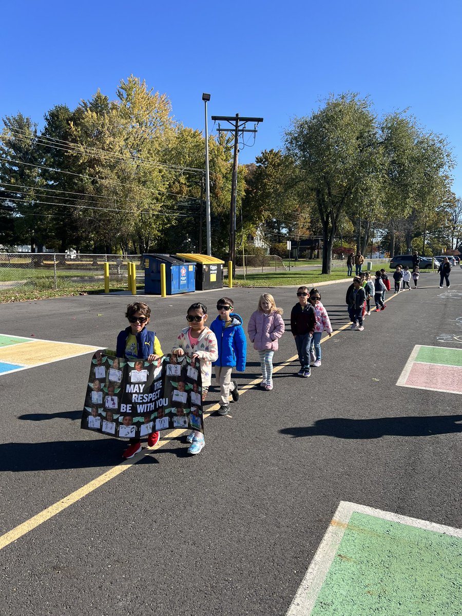 Our class had a great time raising money for our school at the RH Walkathon!@RobertHunterES <a href="/FlemRarSchools/">FlemRarSchools</a>