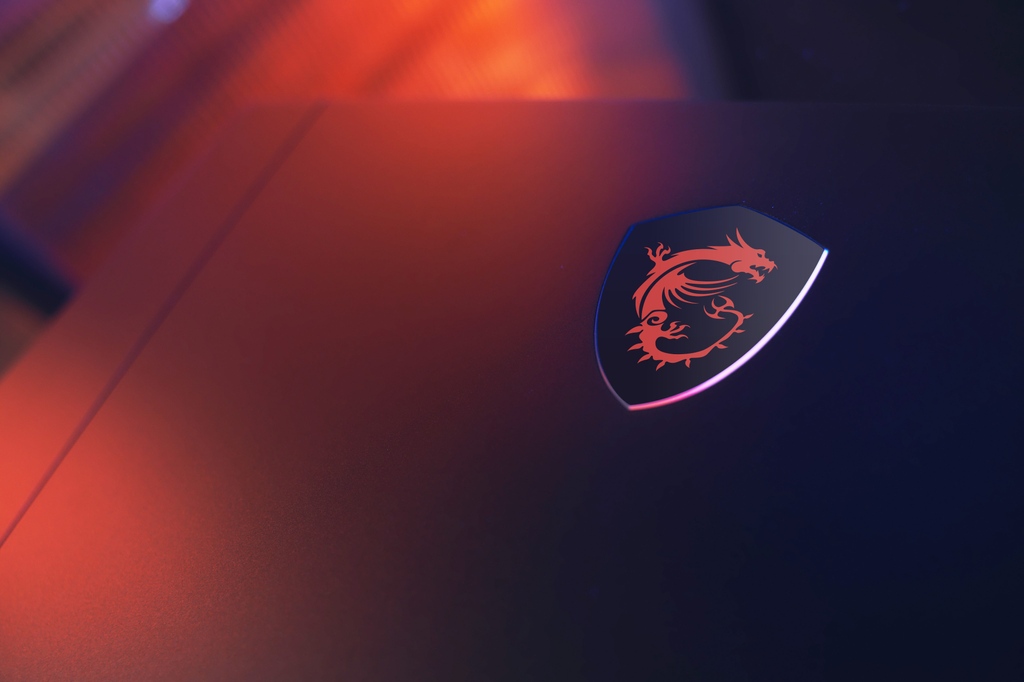 msigaming_de's tweet photo. Das Flaggschiff der MSI Gaming Laptops: Titan GT77 mit Intel® Core™ HX Prozessor der 12. Generation 💪
👉️ https://t.co/hNYgSLJQiS
#msi #msigaming #msinotebook https://t.co/cUbGQb7jyi