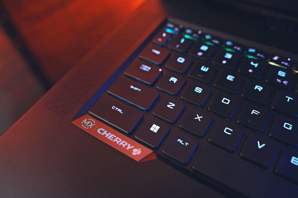 msigaming_de's tweet photo. Das Flaggschiff der MSI Gaming Laptops: Titan GT77 mit Intel® Core™ HX Prozessor der 12. Generation 💪
👉️ https://t.co/hNYgSLJQiS
#msi #msigaming #msinotebook https://t.co/cUbGQb7jyi