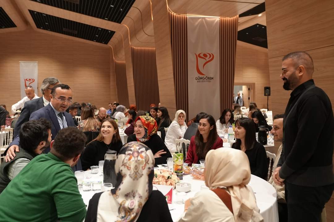 Güngören’imize yeni atanan meslektaşlarımızla “Hoş Geldiniz Yemeğinde” buluştuk.
Katılımları ve ev sahiplikleri ile bizleri onurlandıran Kaymakamımız Sn. <a href="/abdullahkuchuk/">Abdullah Küçük🇹🇷</a> ' e, Belediye Başkanımız Sn. <a href="/Bunyamindemirdr/">Bünyamin DEMİR</a> 'e ve meslektaşlarıma teşekkür ediyorum. 

<a href="/istanbulilmem/">İstanbul İl Millî Eğitim Müdürlüğü</a>