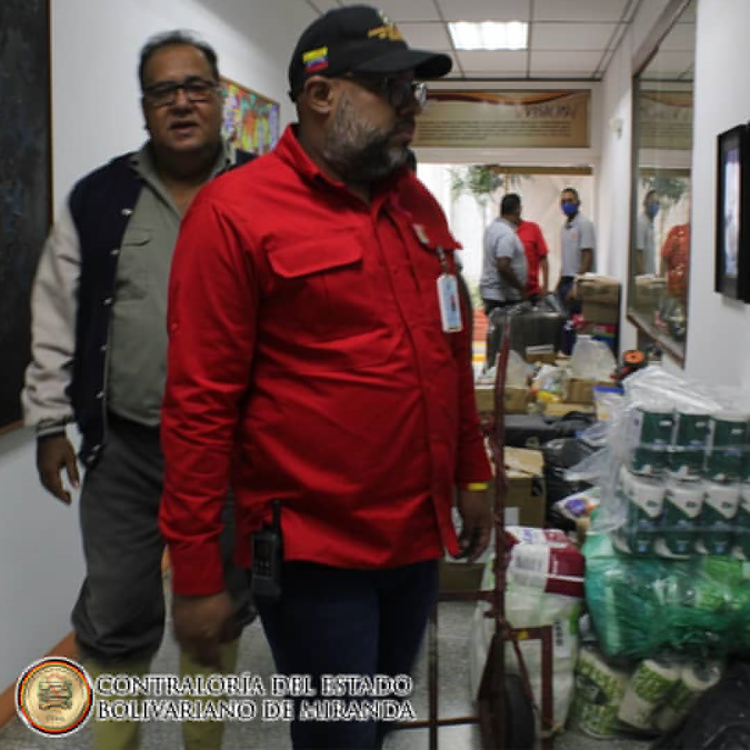 CEBMiranda's tweet image. Hoy 19 de octubre, la CEBM entregó el donativo recaudado en representación de las *21 controlarías municipales* del territorio Mirandino en las instalaciones de la Contraloría del estado Aragua #fuerzalastejerias #Miranda  #Somoscontrol-supervisión-fiscalización #somosmiranda