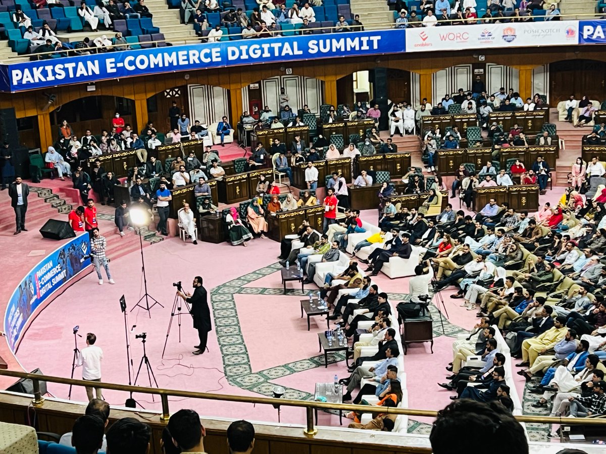 Gulzaib_RanaVA's tweet photo. Yet it was a great effort by the enablers and the tech gurus to offer guidance at one platform..keep shining
#business #work #tech #communication #ethics #personalbranding #content #enabler #extremecommerce #amazonfba #Amazon #seo https://t.co/BZSCSWeVgi
