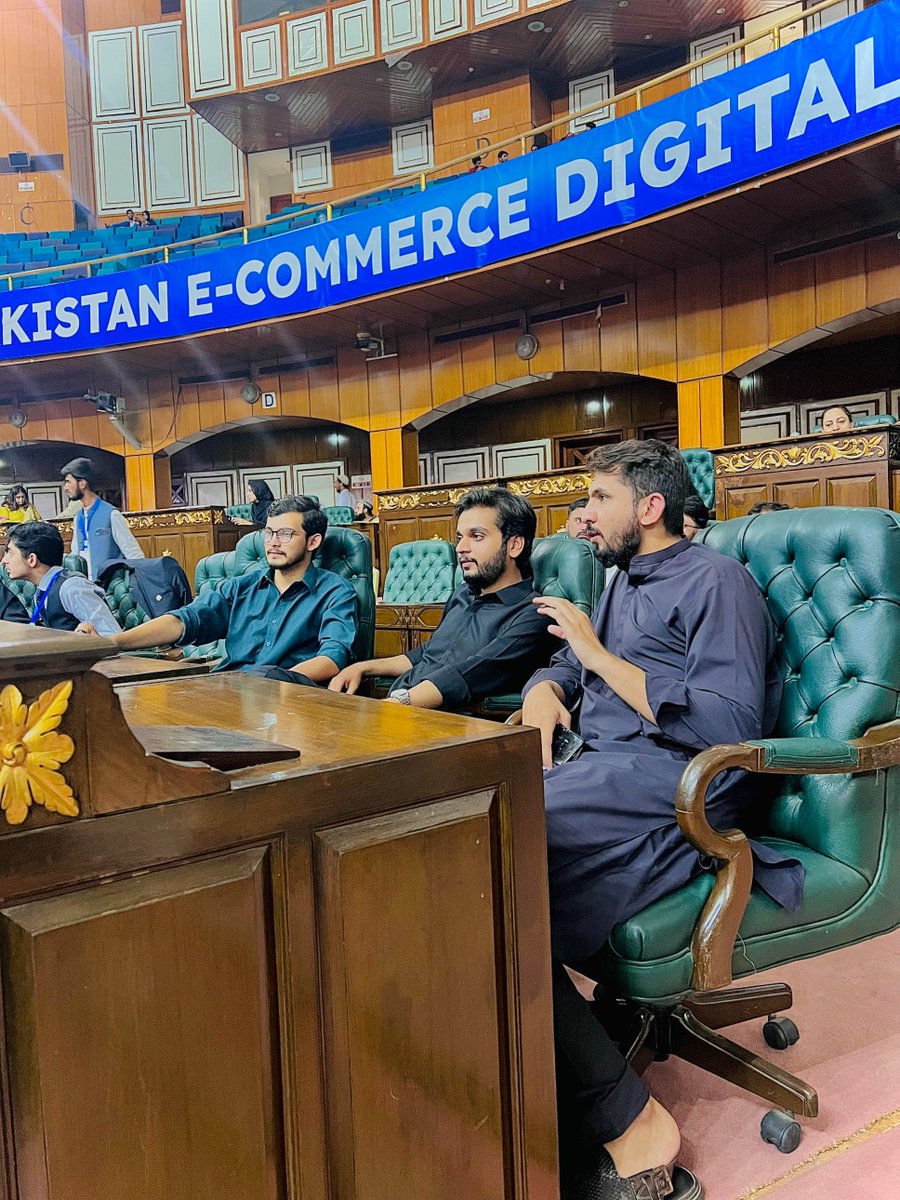 Gulzaib_RanaVA's tweet photo. Yet it was a great effort by the enablers and the tech gurus to offer guidance at one platform..keep shining
#business #work #tech #communication #ethics #personalbranding #content #enabler #extremecommerce #amazonfba #Amazon #seo https://t.co/BZSCSWeVgi