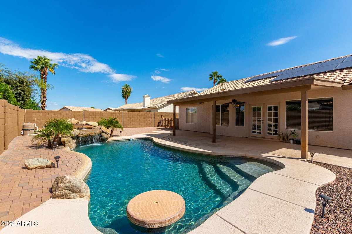KrysTheRealtor's tweet photo. 964 S CANAL DR, Gilbert, AZ 85296 Amazing Gilbert Location!
Take a look at this awesome space: https://t.co/c9eedWzaBf https://t.co/J1Urs8f15r
