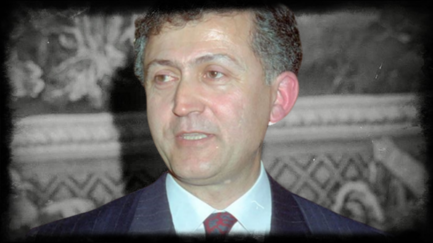 SolUlusal's tweet photo. “Kemalizm geçmişin bekçiliği değil, geleceğin öncülüğüdür.”

-Ahmet Taner Kışlalı 

Cumhuriyetin ve Atatürk’ün devrim ve ilkelerinden yana mücadelesinden hiçbir koşulda ödün vermeyen Prof. Dr. Ahmet Taner Kışlalı’yı, katledilişinin yıldönümünde anıyoruz. https://t.co/kbnPZEQjxA