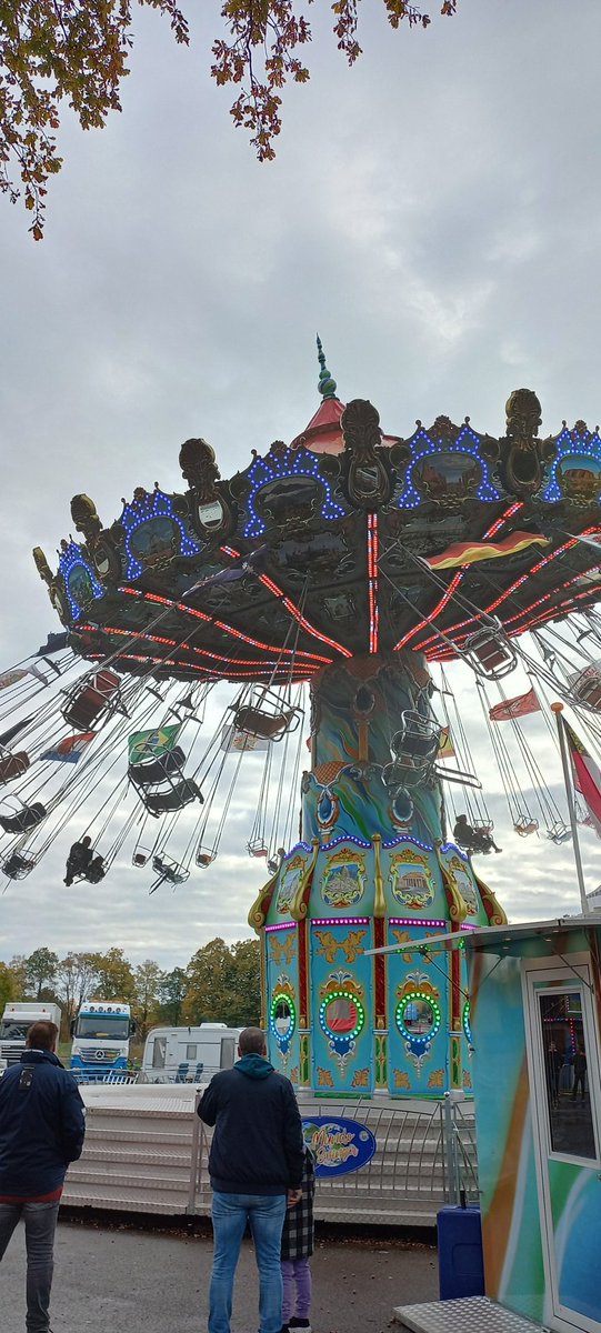 Moniquevhreve's tweet photo. 21-10-22   Kermis in Enschede 🍭🎠🎡 https://t.co/vYfyca3ZqU